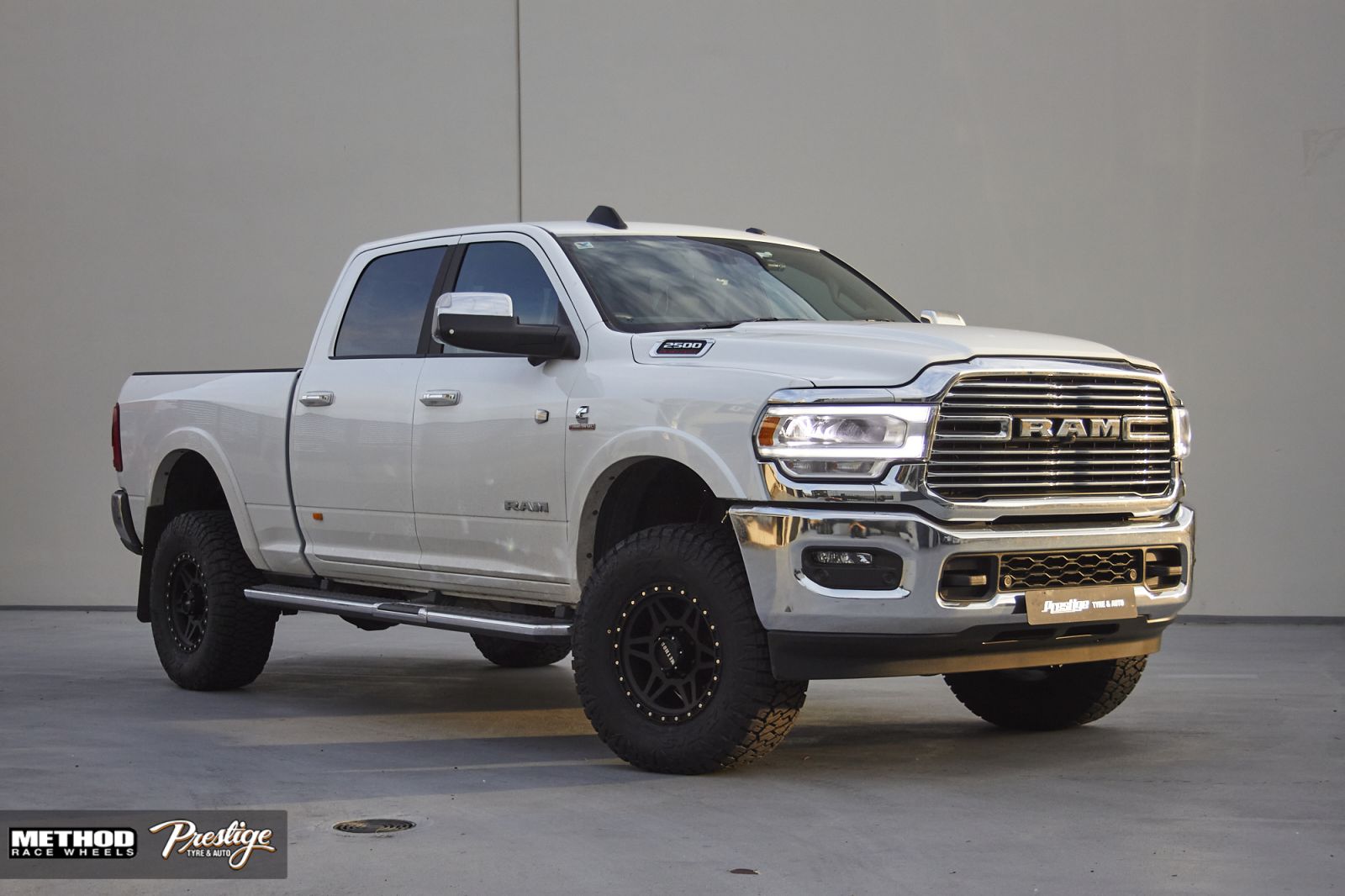 Dodge RAM RAM 2500 fitted with 18x9 MR312